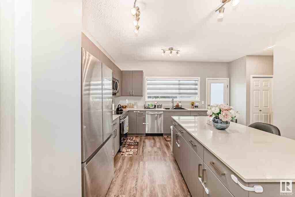 4727 177 Ave Nw - Photo 3 of 41