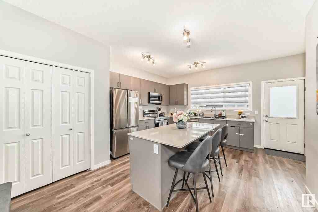 4727 177 Ave Nw - Photo 4 of 41