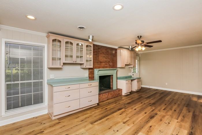 711 Pinehurst St - Photo 5 of 13
