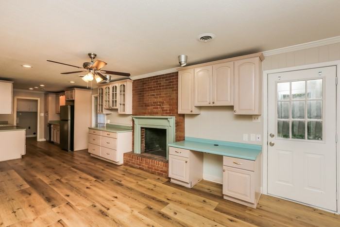 711 Pinehurst St - Photo 6 of 13