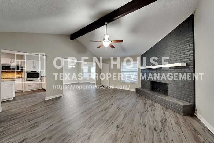 6908 Briardale Dr - Photo 4 of 22