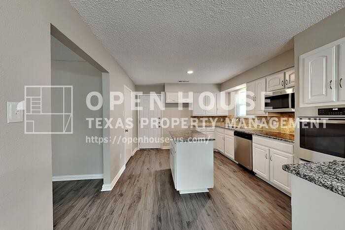 6908 Briardale Dr - Photo 7 of 22