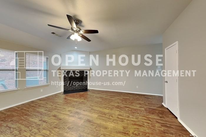 3201 Grant St - Photo 5 of 20