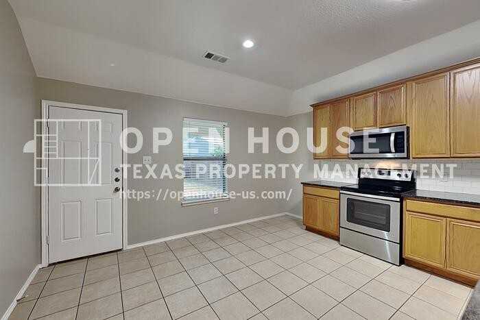 3201 Grant St - Photo 6 of 20