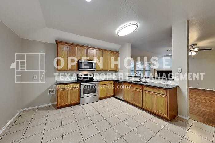 3201 Grant St - Photo 7 of 20