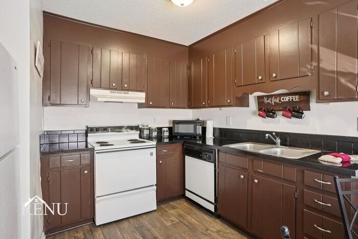 512 Michael St - Photo 2 of 35