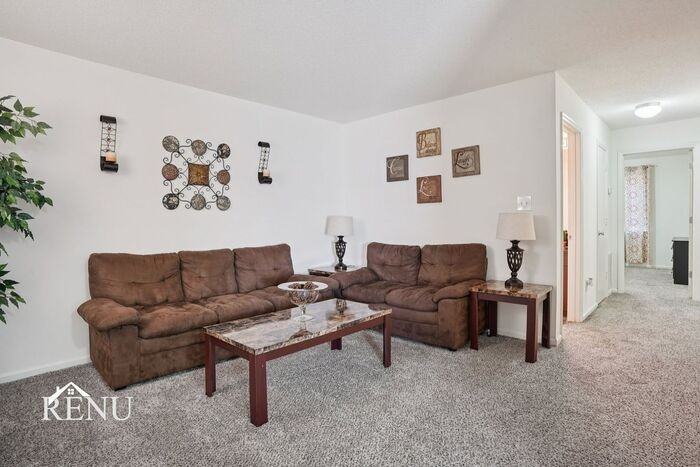 512 Michael St - Photo 3 of 35