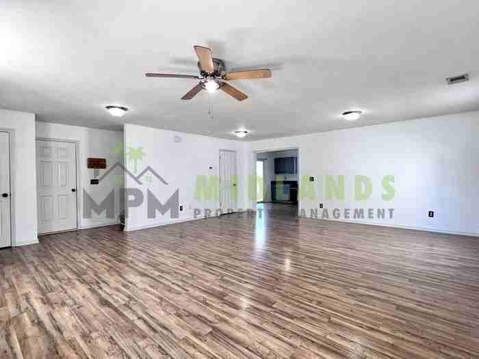 492 Denman Loop - Photo 4 of 50