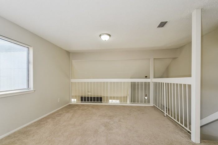 1841 Tucson Dr - Photo 4 of 15