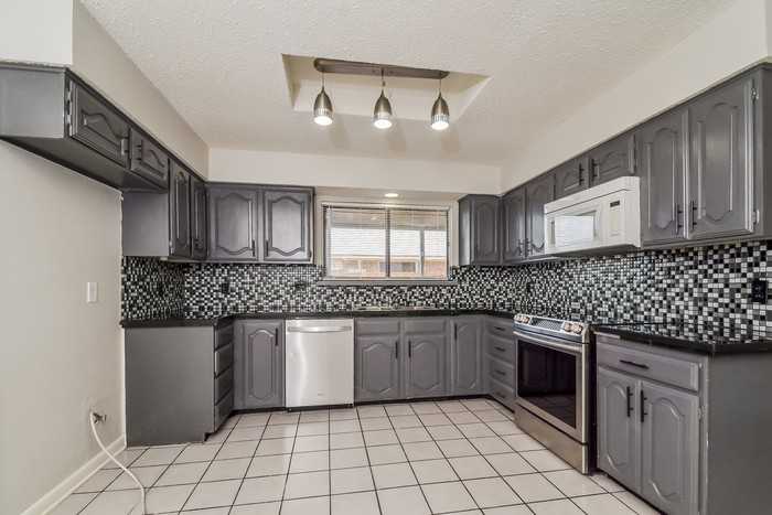 1841 Tucson Dr - Photo 7 of 15