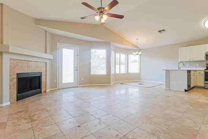 4605 E Douglas Ave - Photo 4 of 17