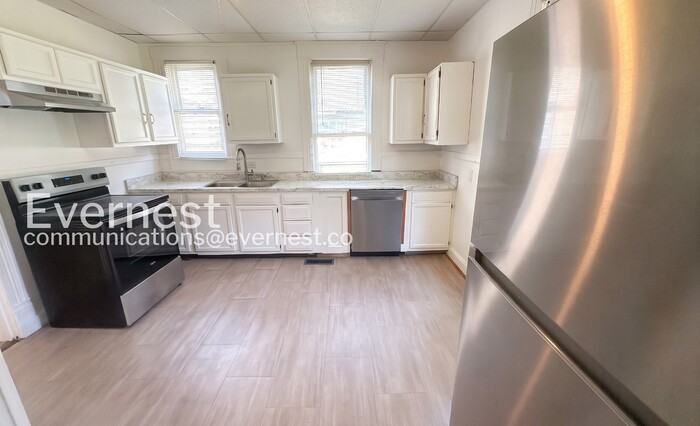 233 52nd St N - Photo 7 of 24