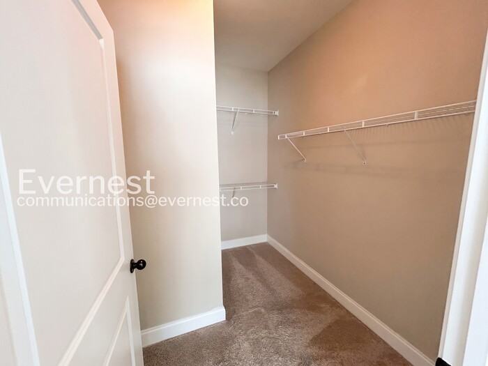 3870 Valley View Ct - Photo 7 of 31