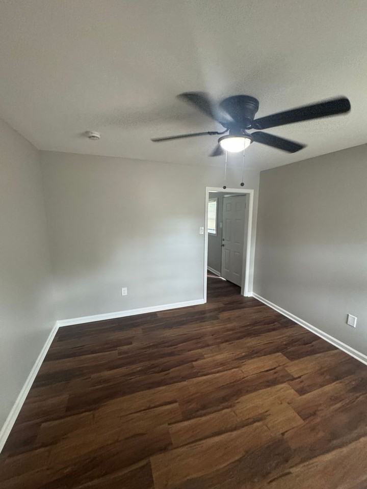 1304 Oak St - Photo 4 of 14