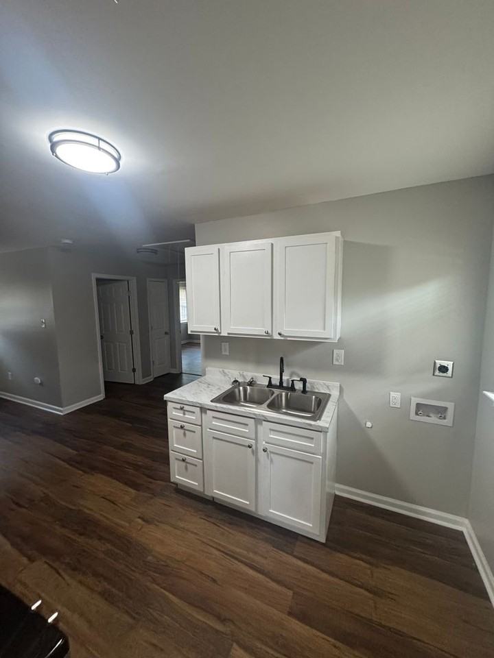 1304 Oak St - Photo 5 of 14