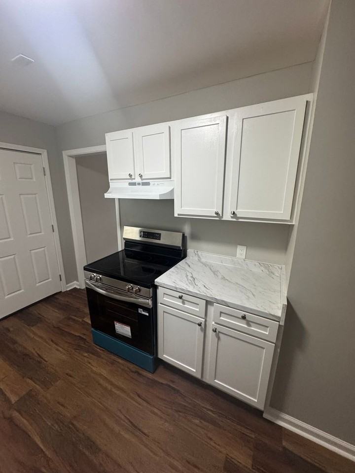 1304 Oak St - Photo 7 of 14