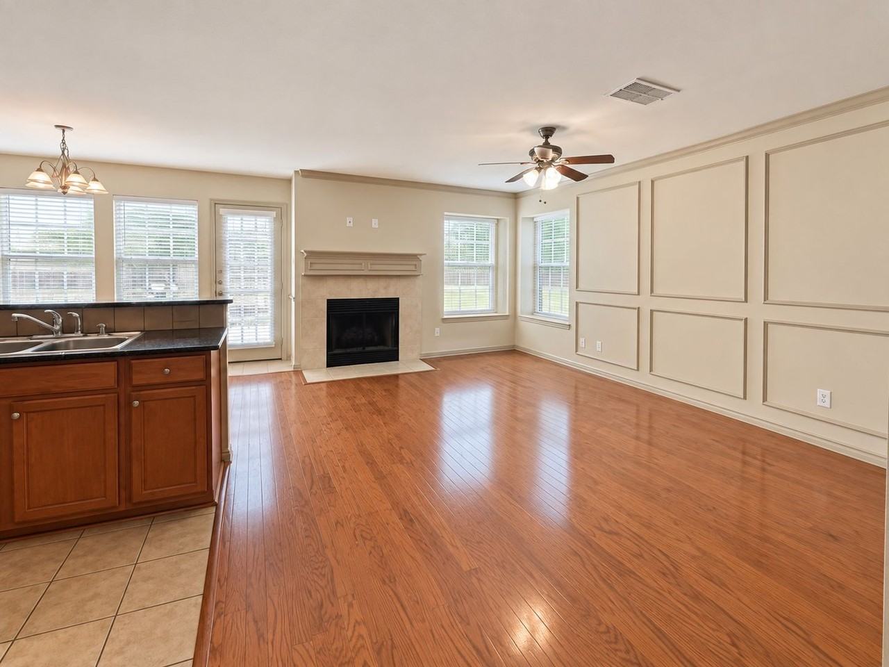 3933 Fernando Dr - Photo 5 of 21
