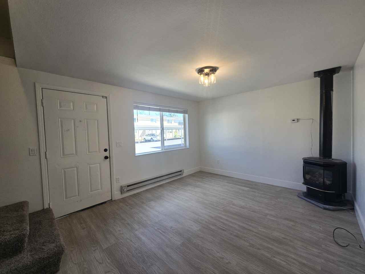 1264 Redwood Cir #1 - Photo 5 of 10
