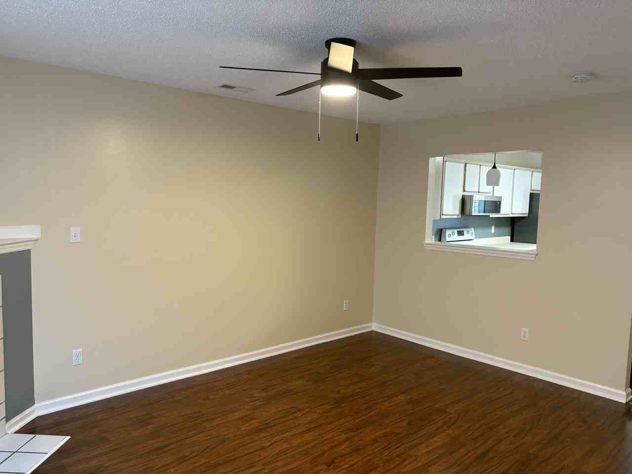 109 Woodlake Ct - Photo 2 of 11