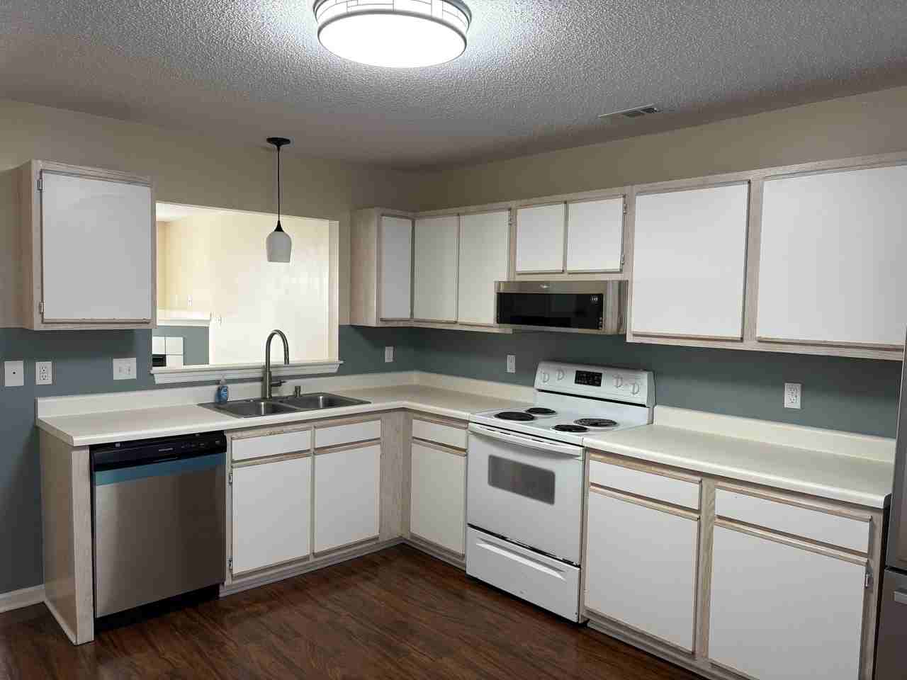 109 Woodlake Ct - Photo 3 of 11