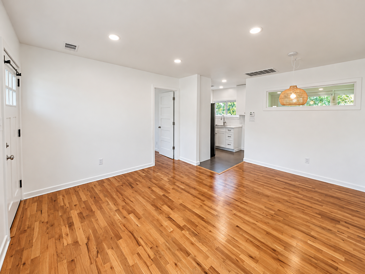 1069 Henry St #NA - Photo 4 of 17