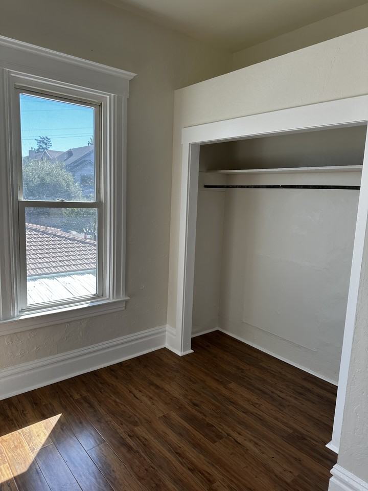 417 Winslow St #2 - Photo 3 of 20