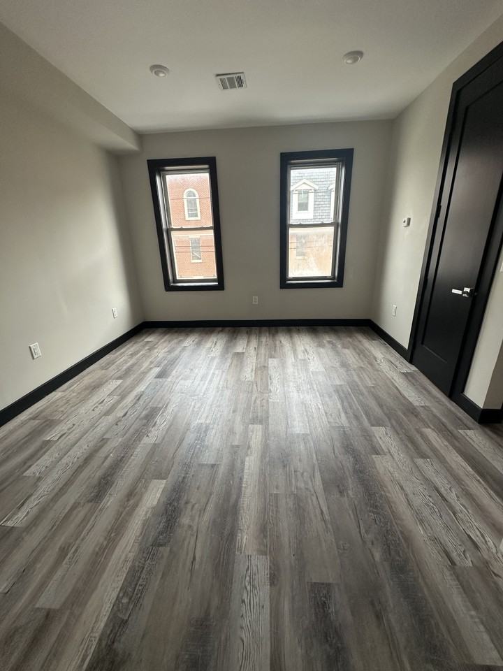 55 Lincoln St #302 - Photo 3 of 10