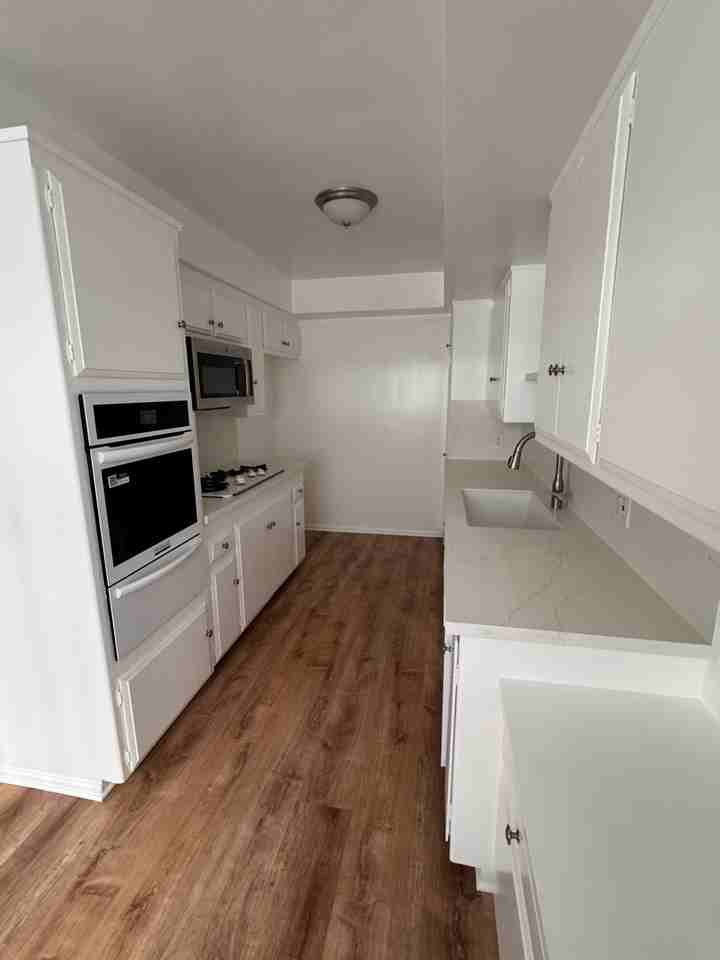 1153 Melrose Ave #4 - Photo 2 of 17