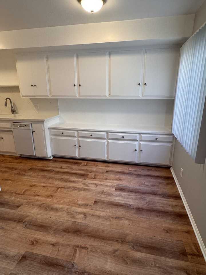 1153 Melrose Ave #4 - Photo 3 of 17