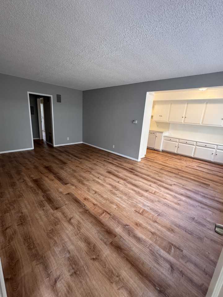 1153 Melrose Ave #4 - Photo 6 of 17