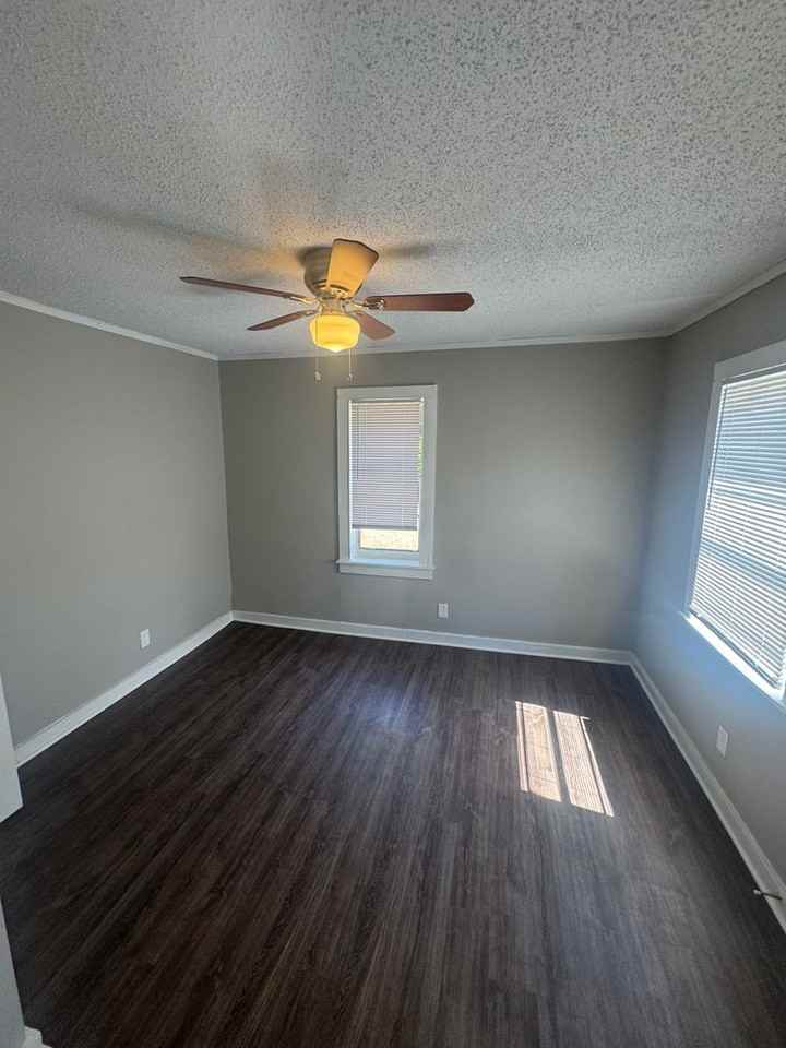 1558 Tayner St - Photo 7 of 12