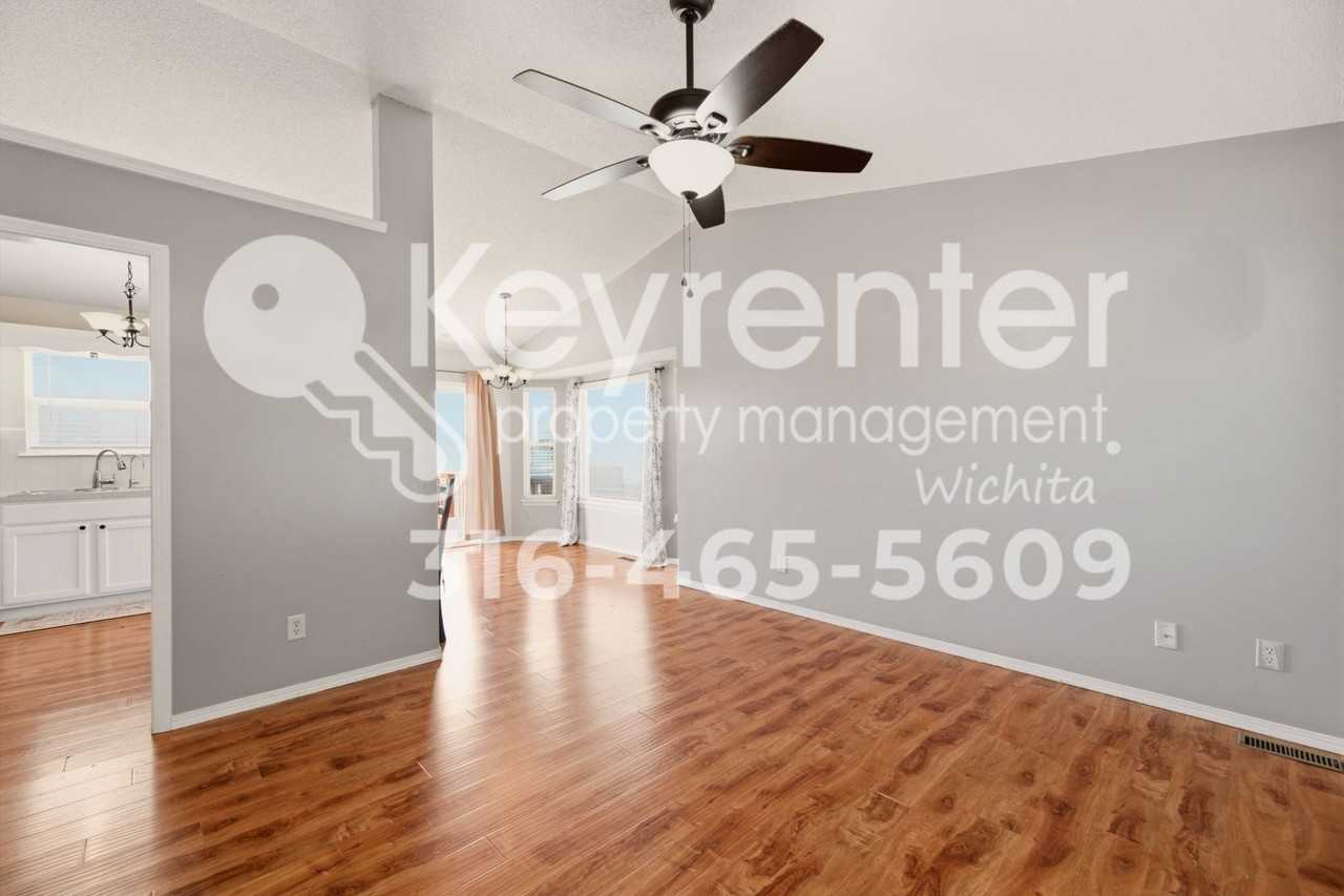 1823 N Country Walk Ln - Photo 3 of 16