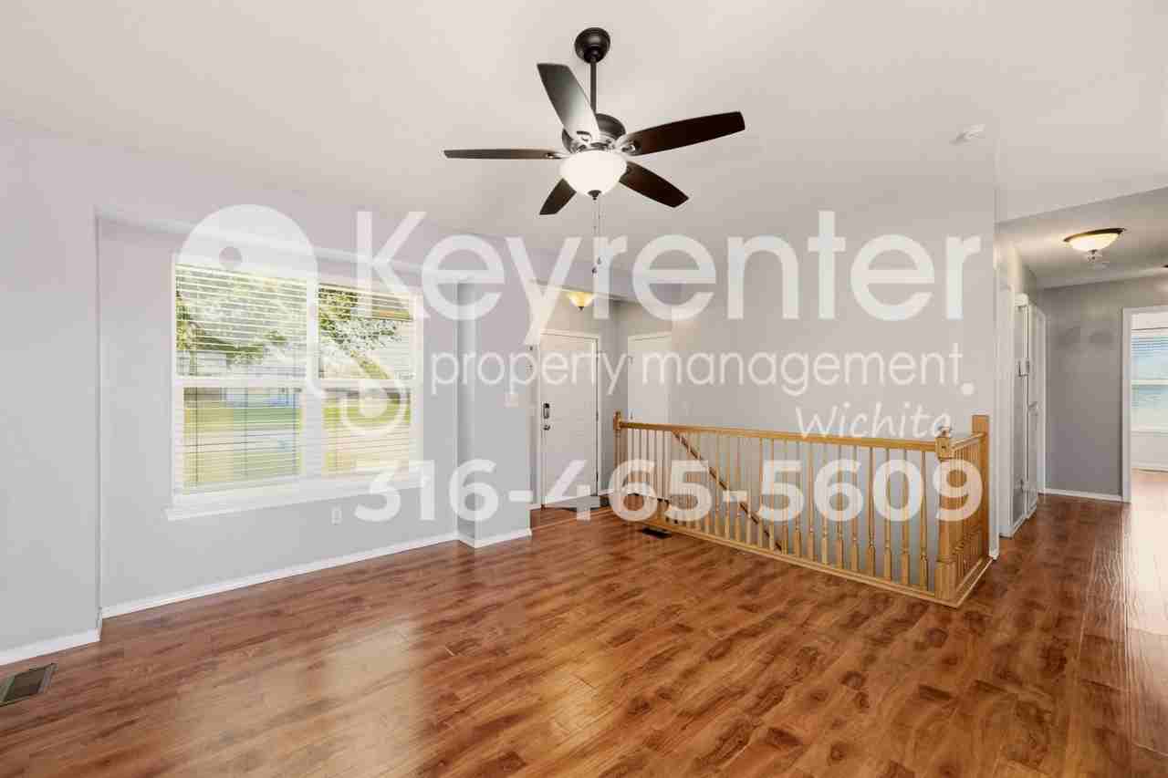 1823 N Country Walk Ln - Photo 4 of 16