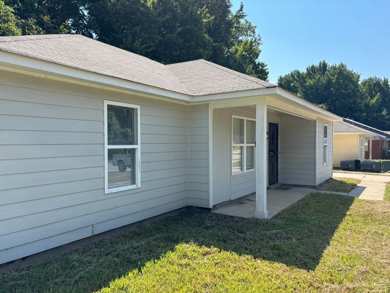 3848 Ajanders Dr - Photo 4 of 19