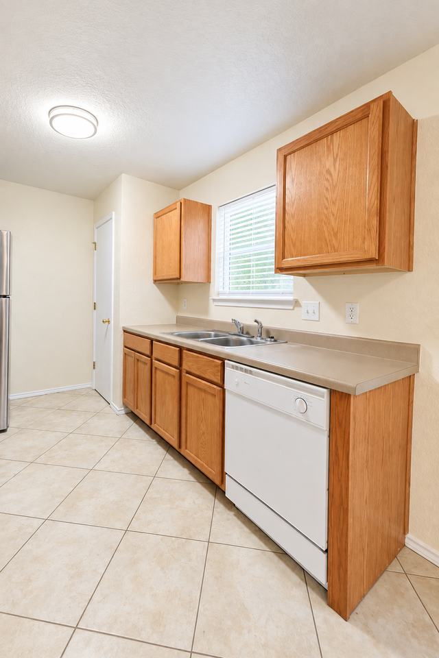 511 E Young Ave #NA - Photo 5 of 17