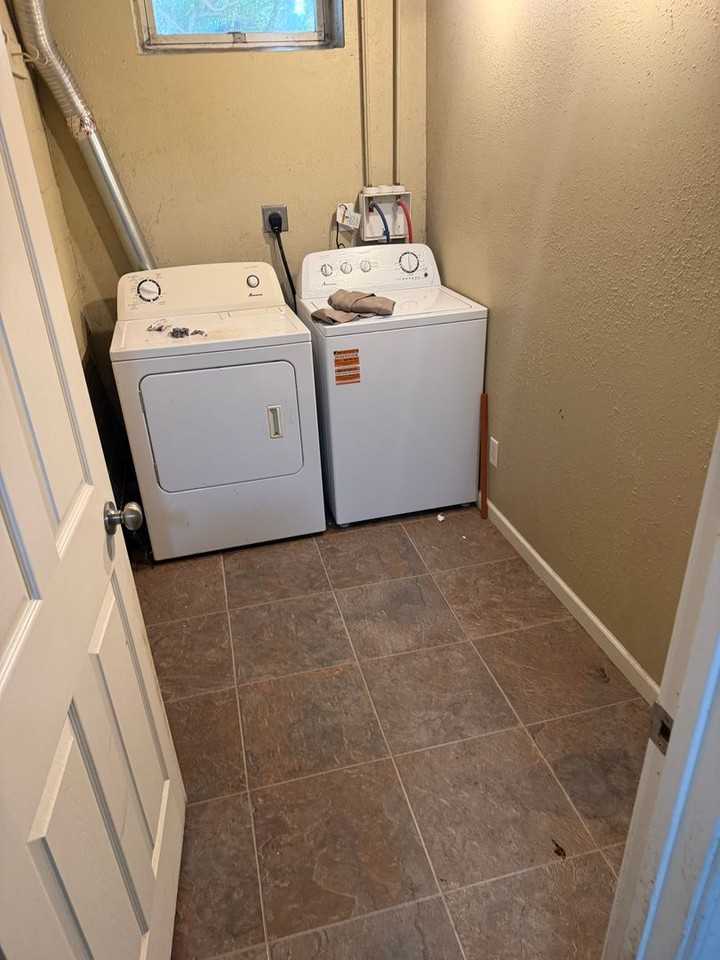 1040 Main St - Photo 3 of 9