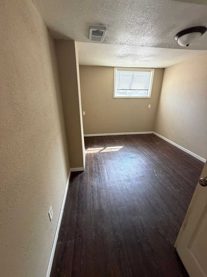 1040 Main St - Photo 6 of 9
