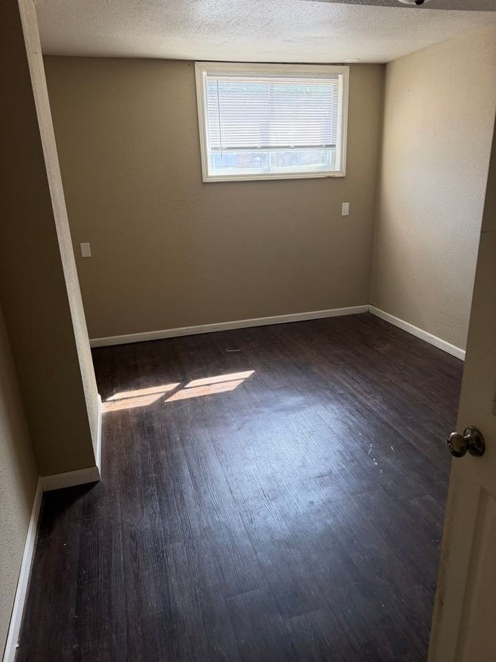 1040 Main St - Photo 7 of 9