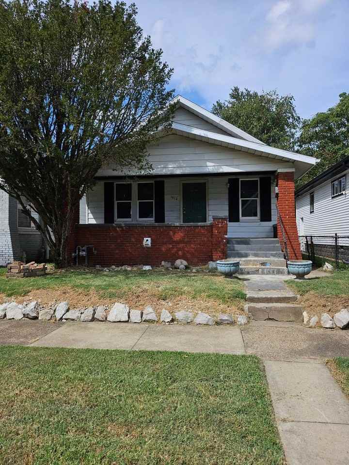 1414 E Sycamore St - Photo 6 of 14