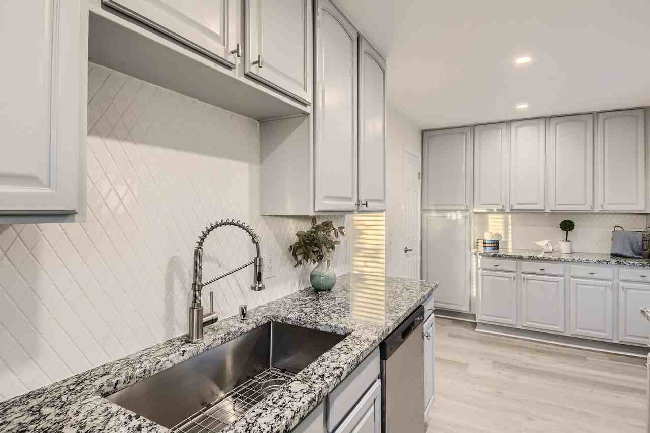 1255 S Monaco Pkwy - Photo 4 of 27