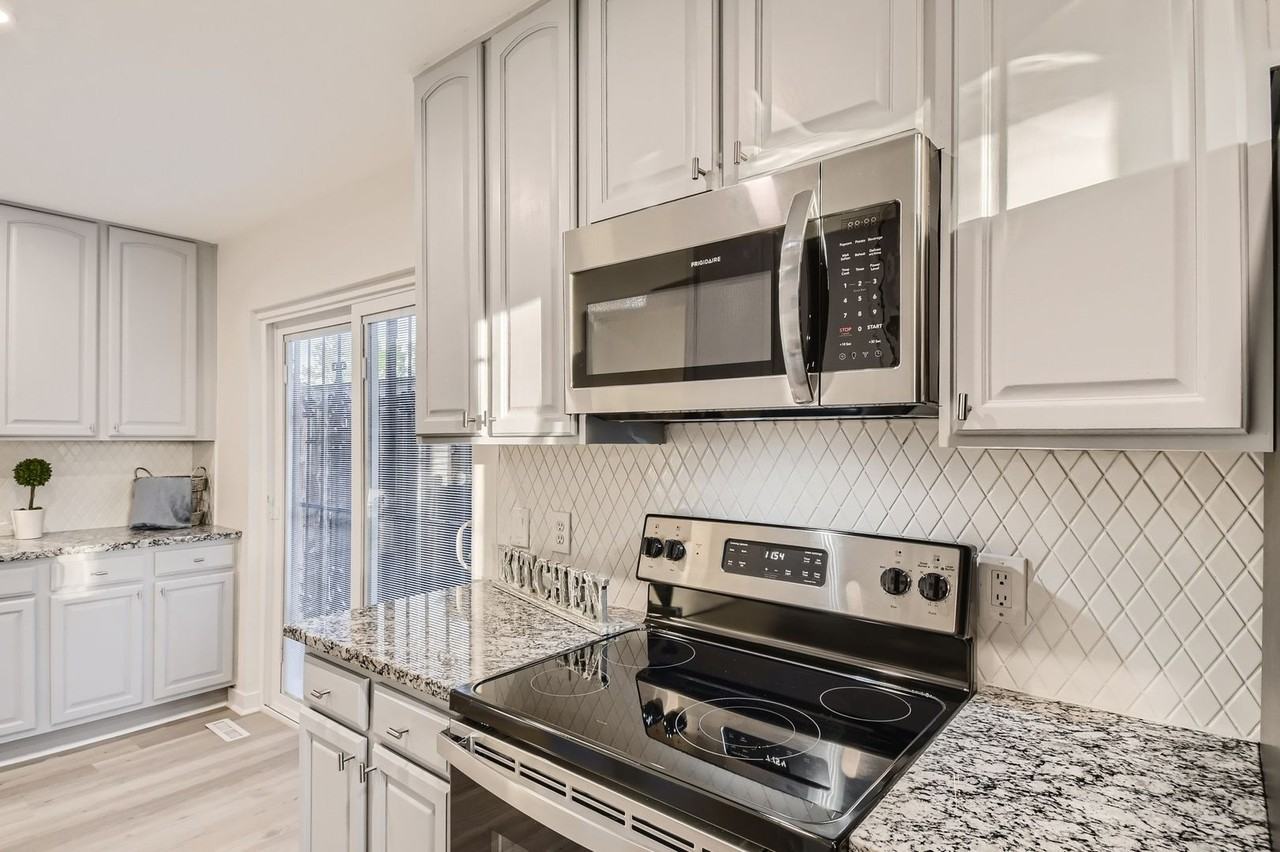 1255 S Monaco Pkwy - Photo 5 of 27