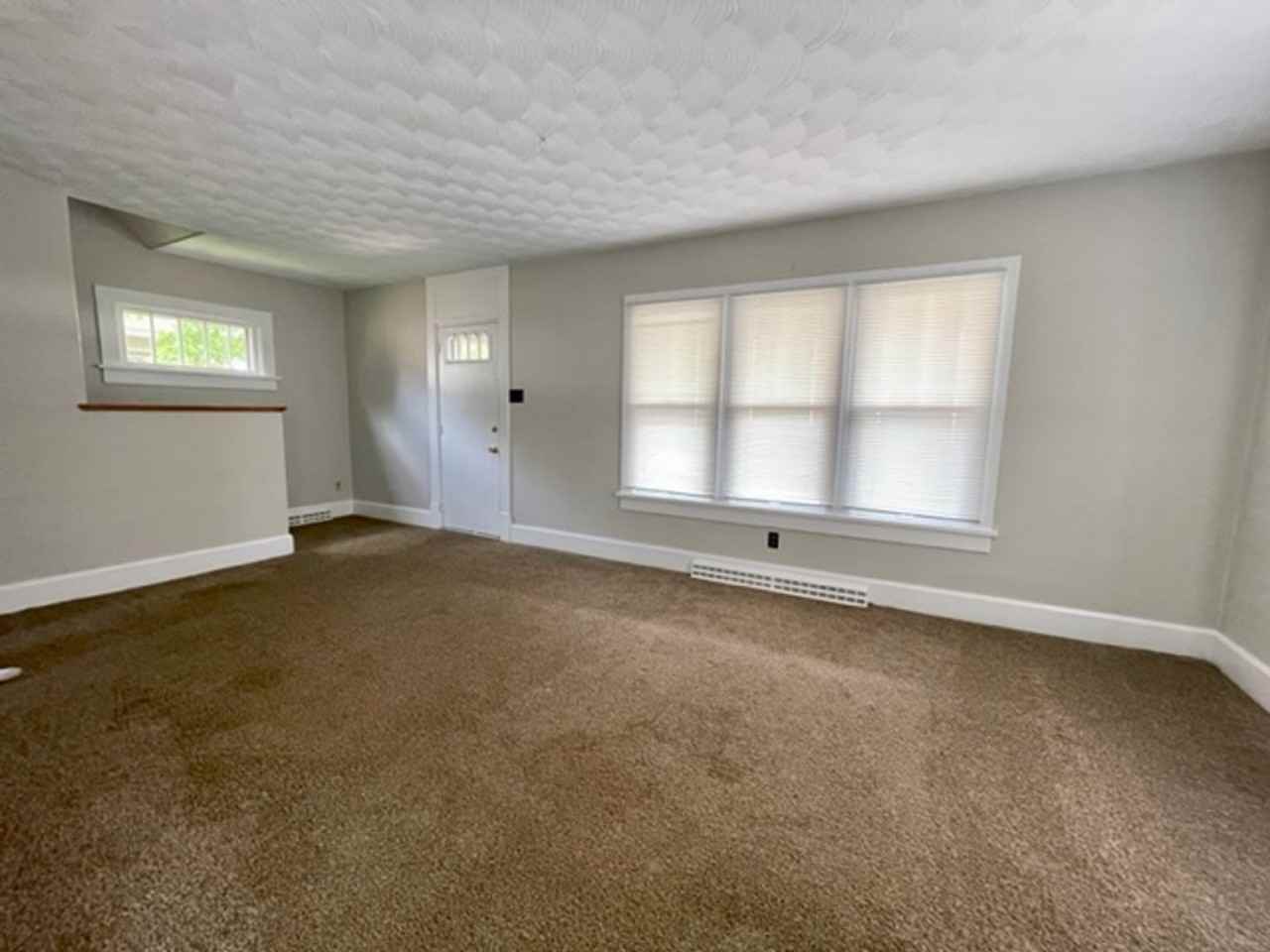 130 Humm Ave - Photo 4 of 8