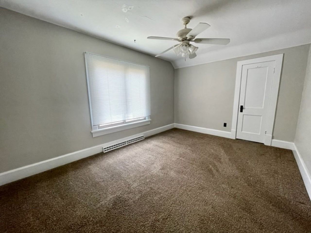 130 Humm Ave - Photo 6 of 8