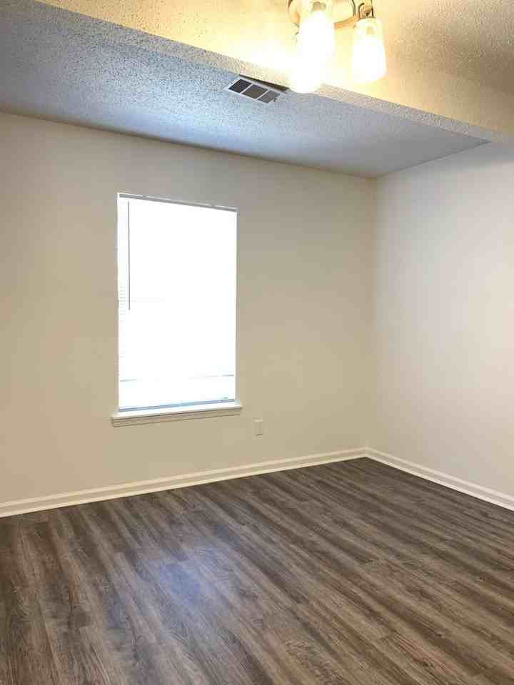 1707 Wembleton Dr - Photo 6 of 13