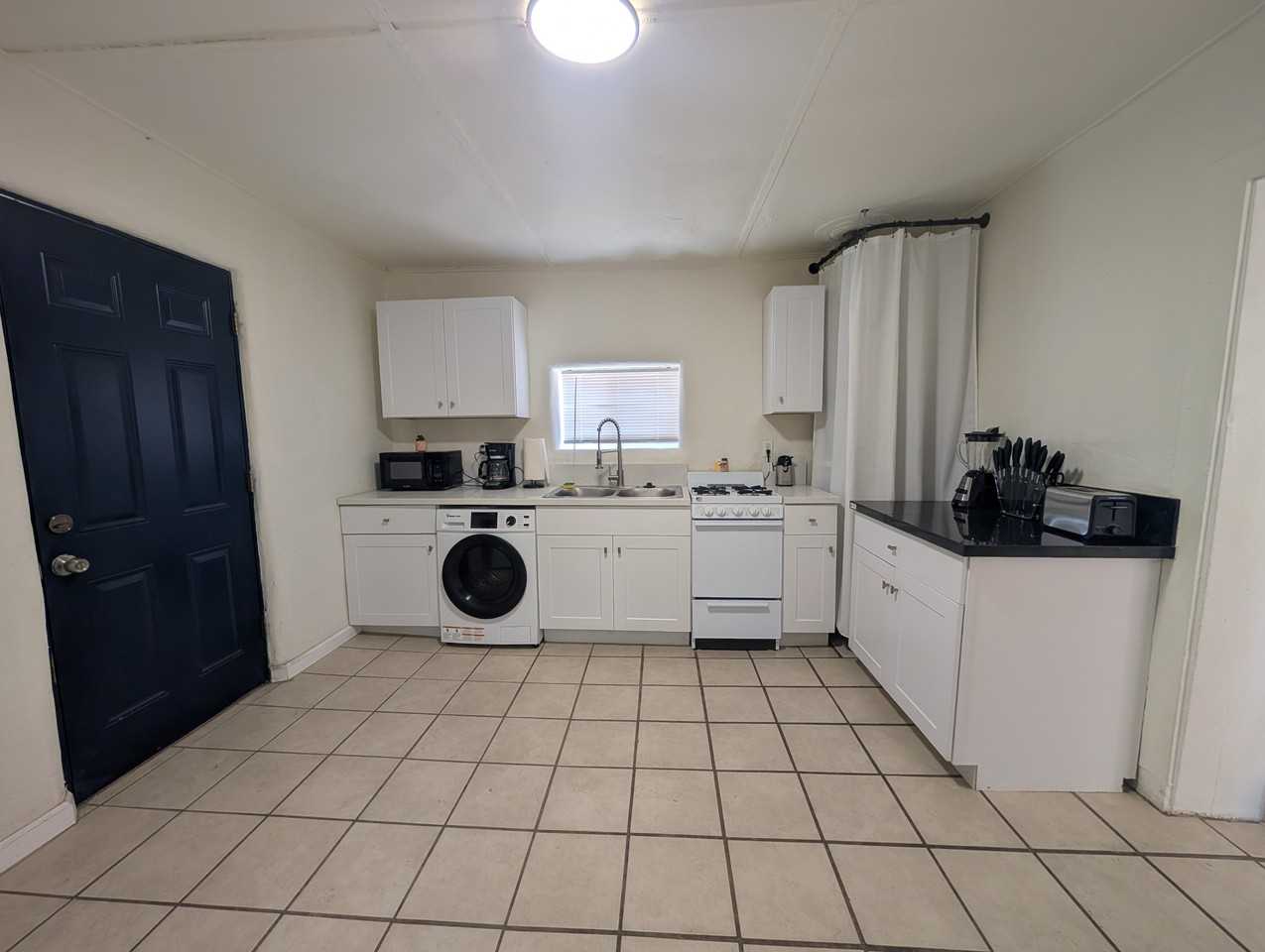 1203 Barelas St Sw - Photo 2 of 7