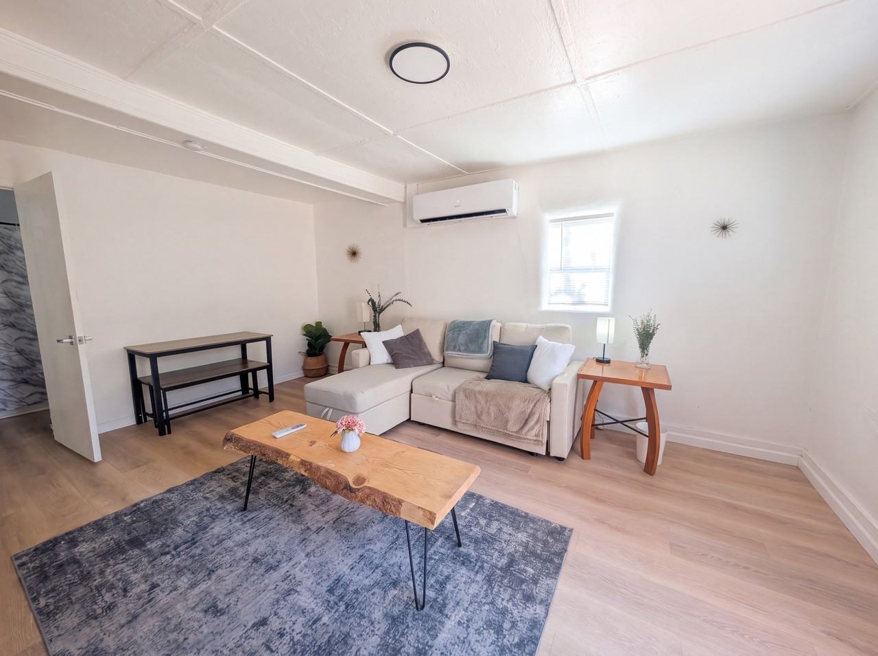 1203 Barelas St Sw - Photo 4 of 7