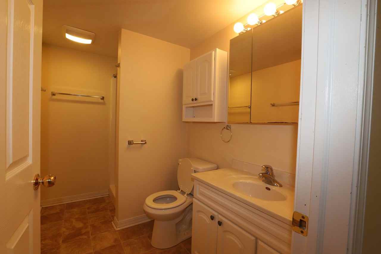 2021 University Ave - Photo 7 of 25