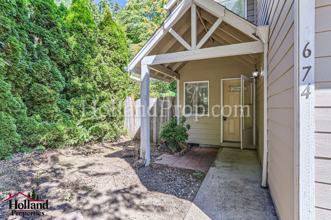 674 Se 5th Ave - Photo 2 of 25