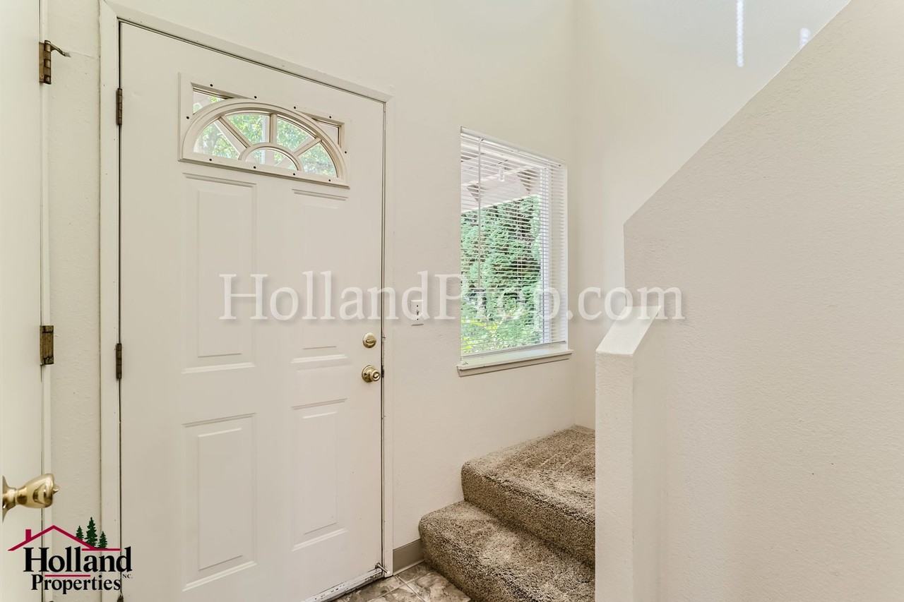 674 Se 5th Ave - Photo 3 of 25