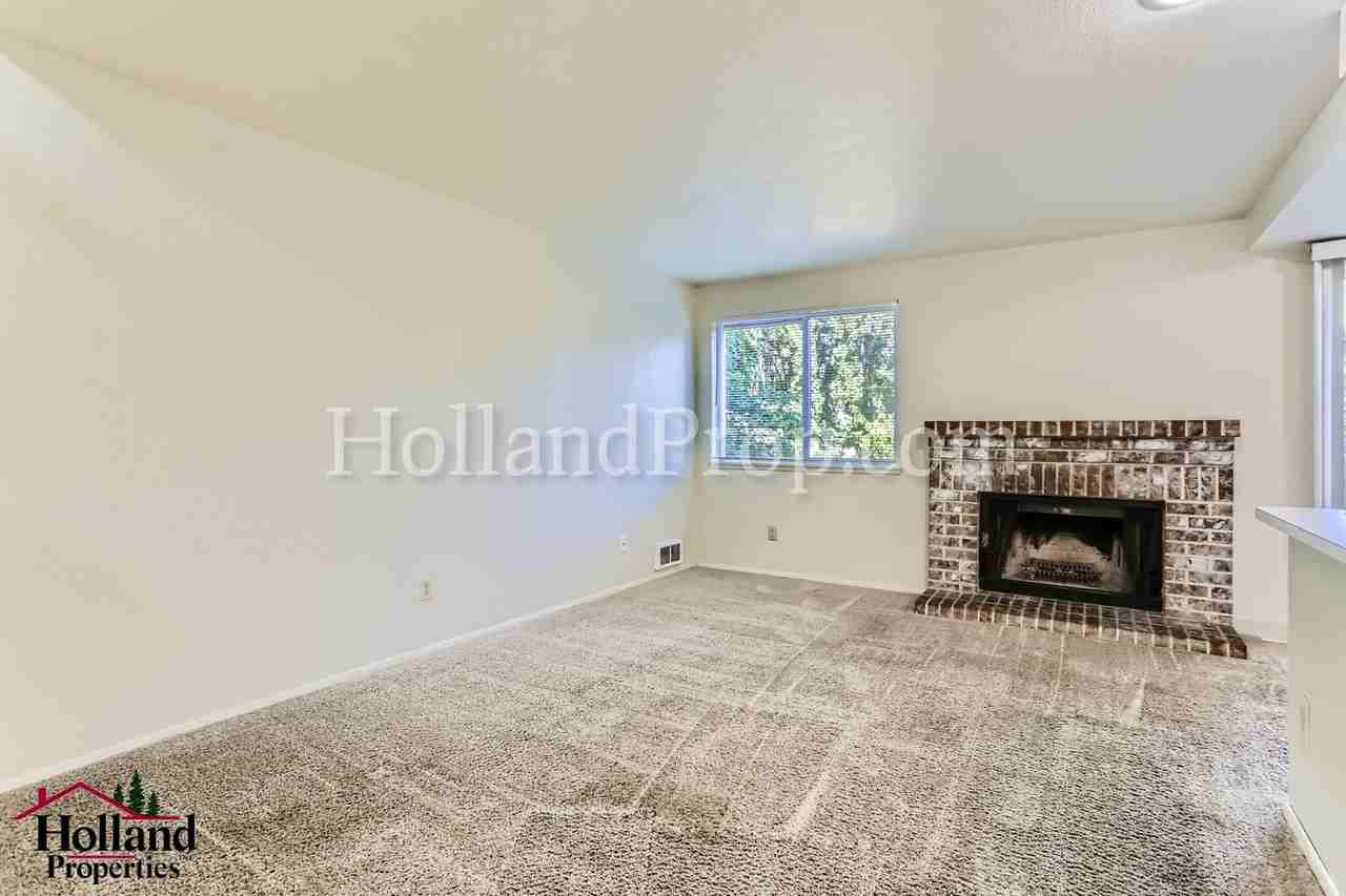 674 Se 5th Ave - Photo 4 of 25
